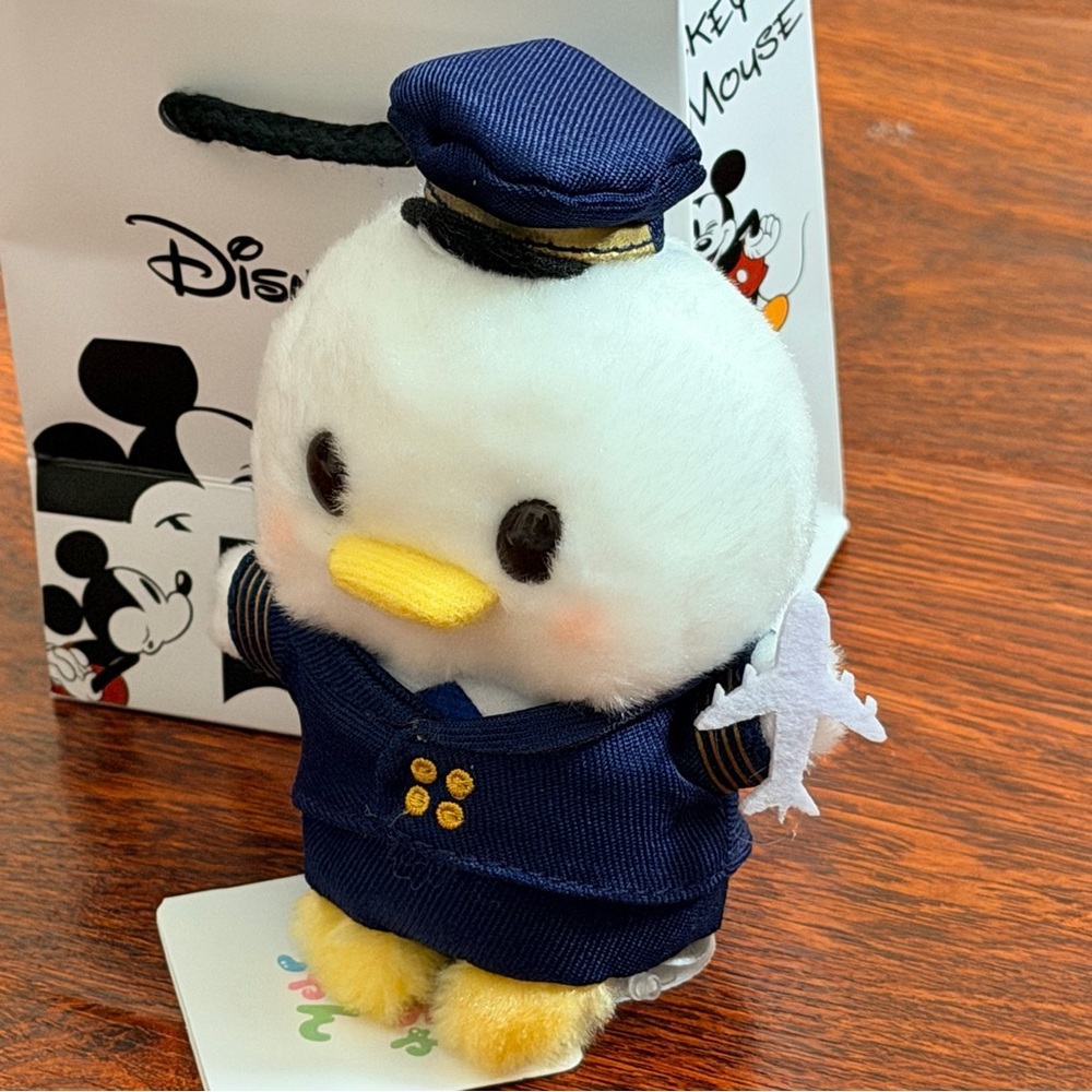 Disney Store Japan Pilot Donald Duck Urupocha Plush - Picture 3 of 8